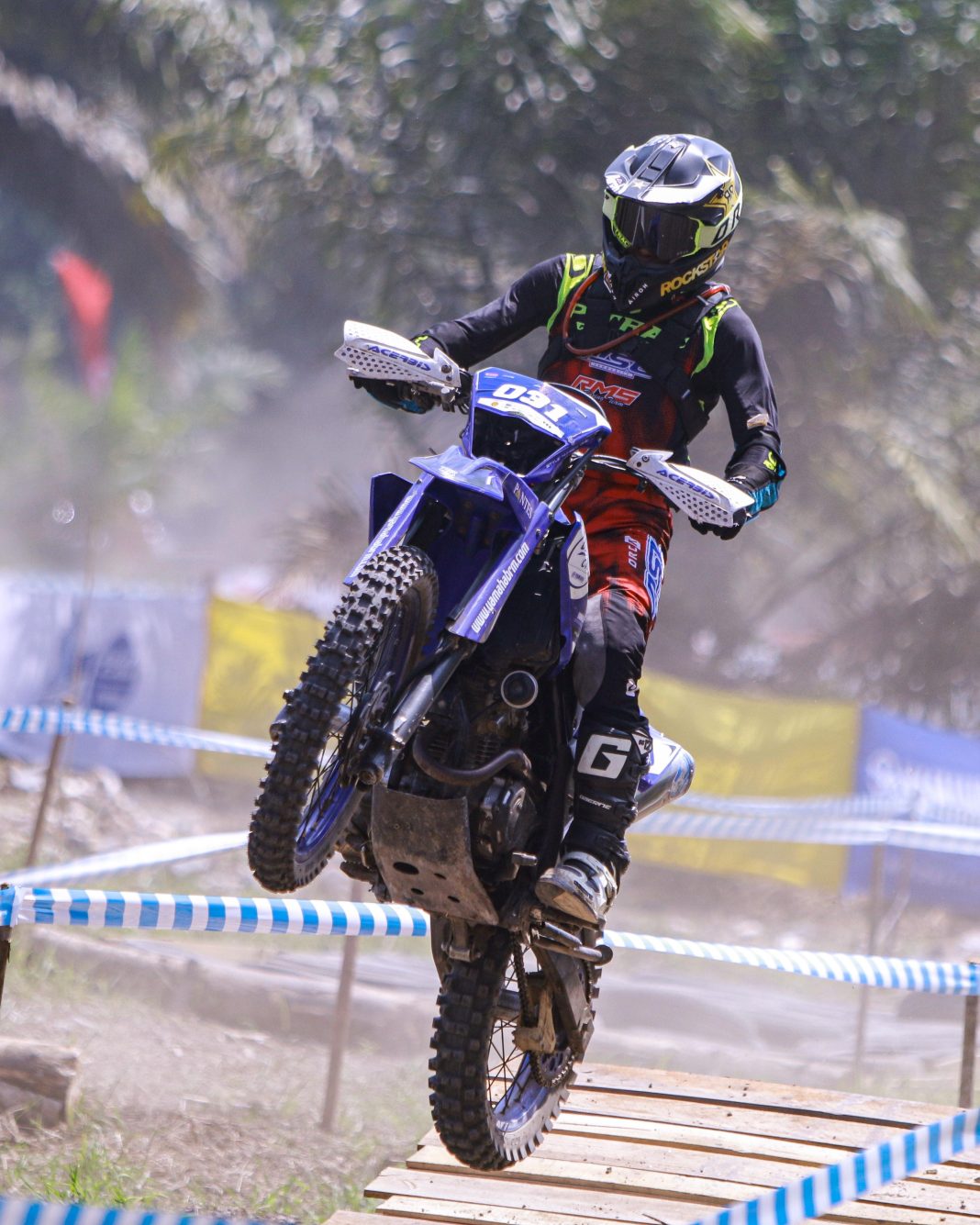 Opi Maulana Kunci Gelar Juara WR 155 Profesional di Shell bLU cRU Enduro Challenge Sambas Opi Maulana Kunci Gelar Juara WR 155 Profesional di Shell bLU cRU Enduro Challenge Sambas
