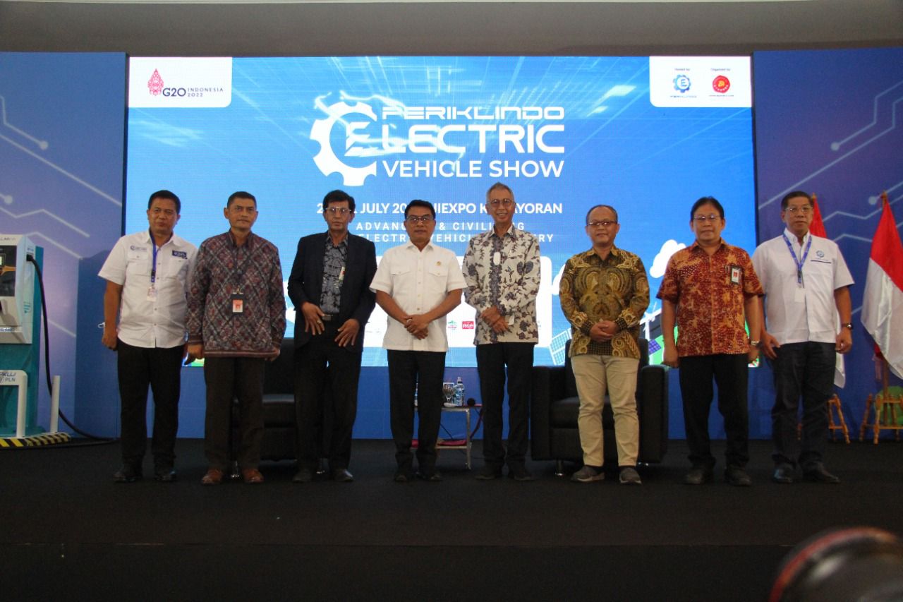 Edukasi dan Literasi Kendaraan Listrik bagi Generasi Muda untuk Mencapai Net Zero Emission Tahun 2060 Edukasi dan Literasi Kendaraan Listrik bagi Generasi Muda untuk Mencapai Net Zero Emission Tahun 2060